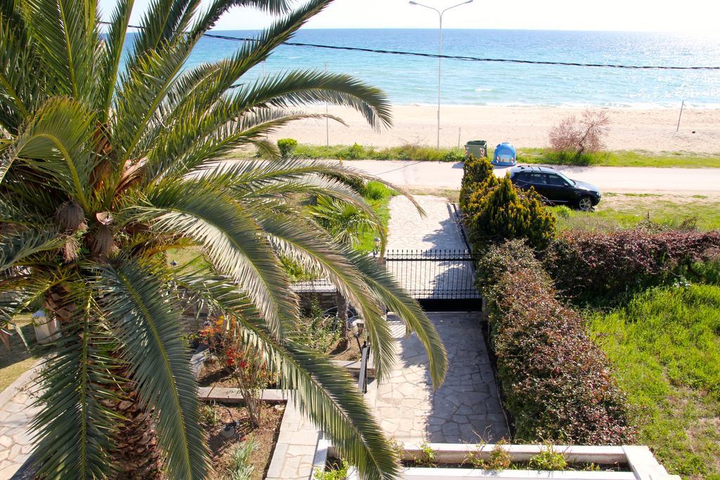 Beach Front Villa Nea Kallikrateia Kültér fotó