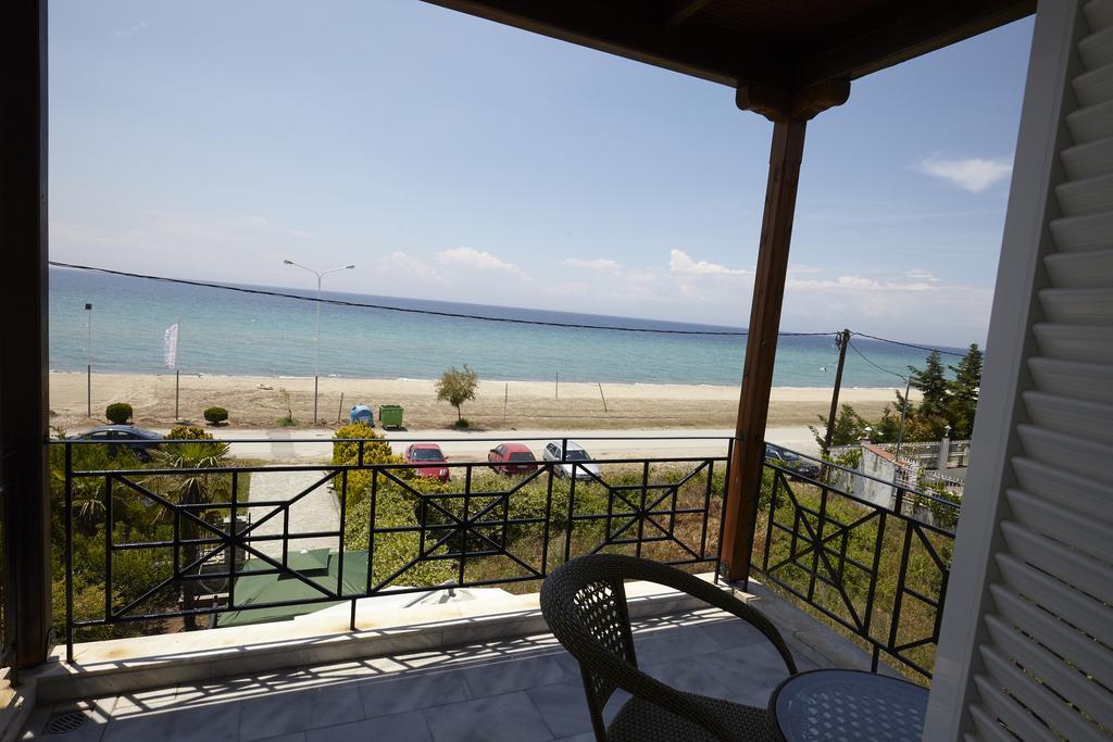Beach Front Villa Nea Kallikrateia Kültér fotó