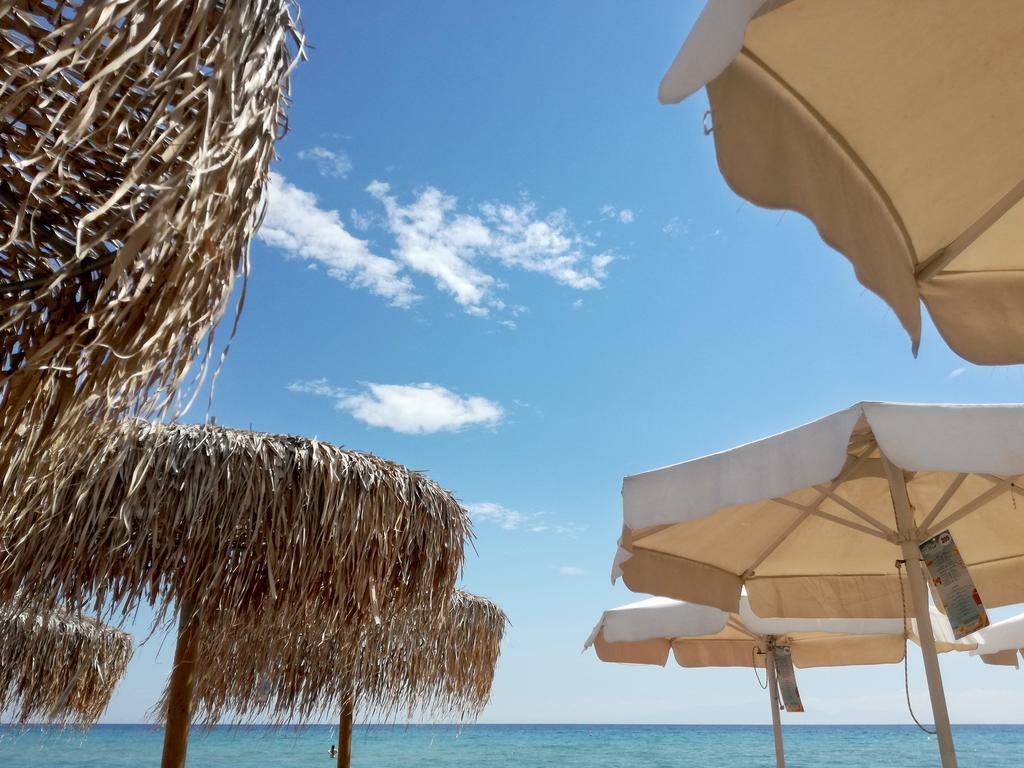 Beach Front Villa Nea Kallikrateia Kültér fotó