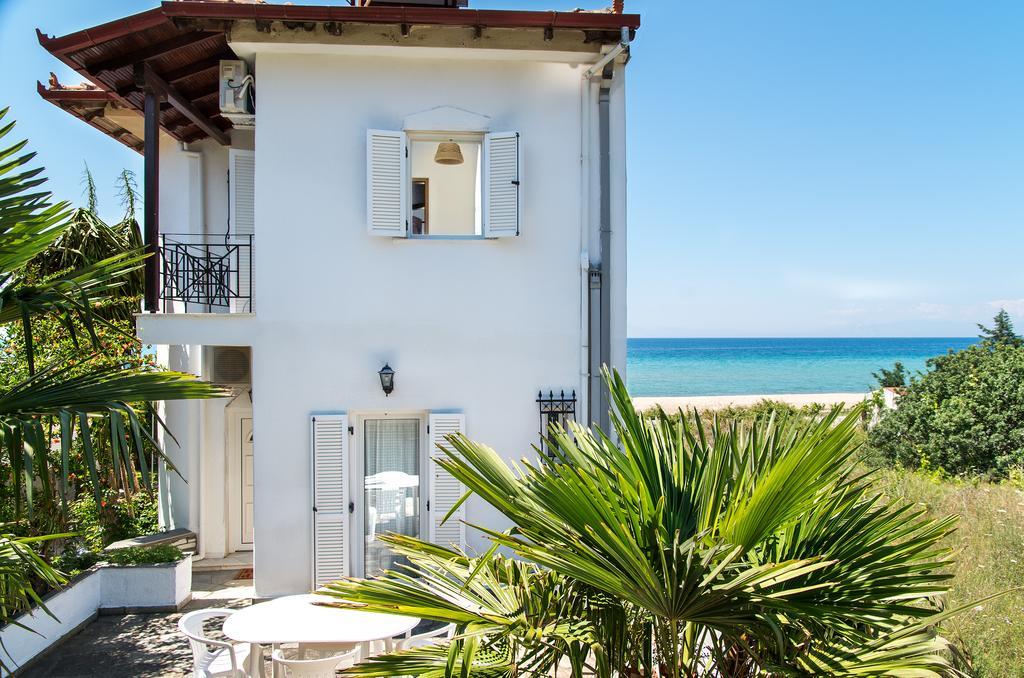 Beach Front Villa Nea Kallikrateia Kültér fotó